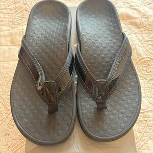 NIB Vionic Tide II flip flops